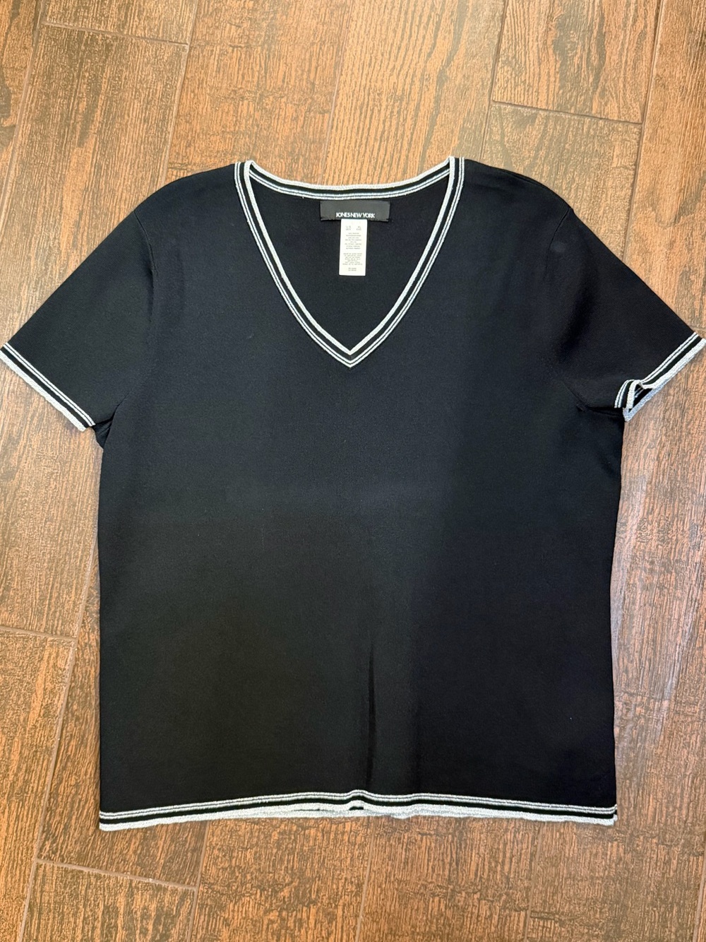 Jones New York Black V-Neck Short Sleeve Sweater Top with Silver Trim sz XL